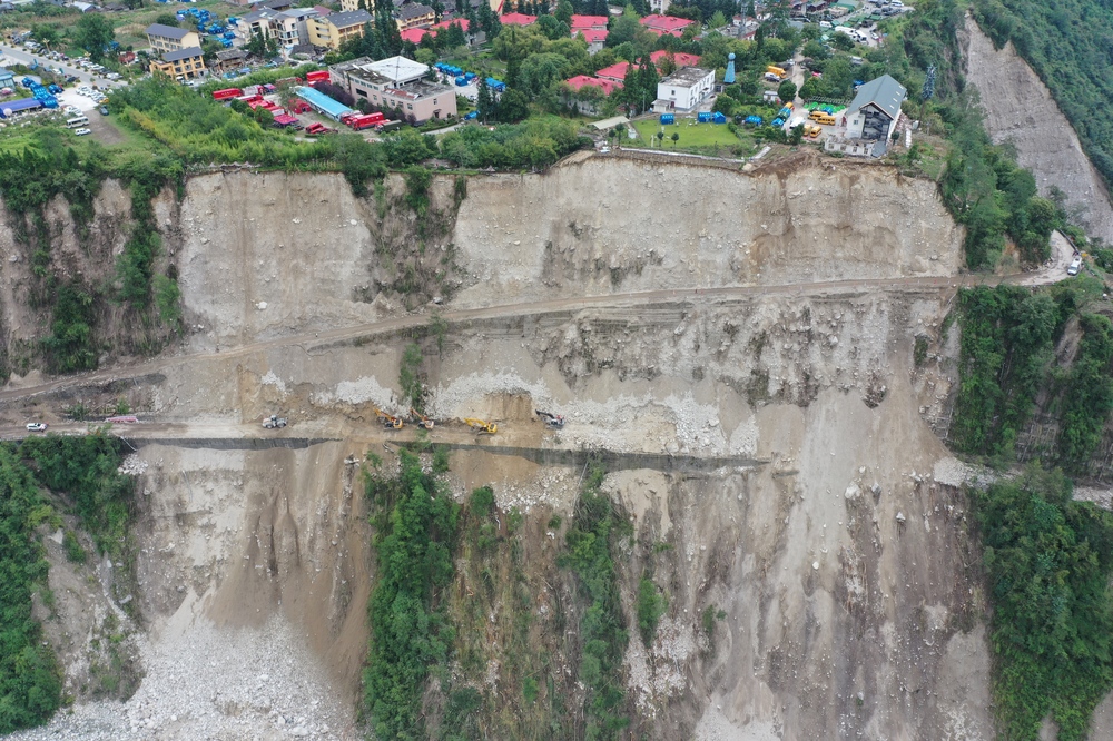 9.5瀘定地震搶險救災 (2).jpg